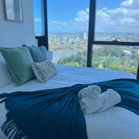 A Gallery In The Sky! Balcony, Pool And Parking At Skytower Level 33 Views In Brisbane! *