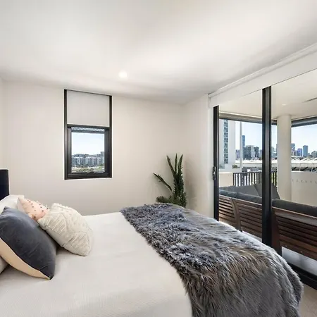 Lux1br Near Stadium, Parking & Balcony Brisbane