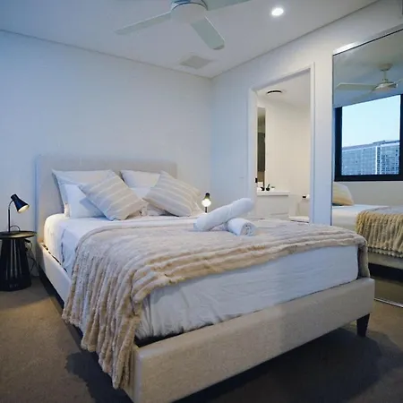 Apartment Skyline Serenity,sunset Views, Pool, Spa, & Prime Location Brisbane