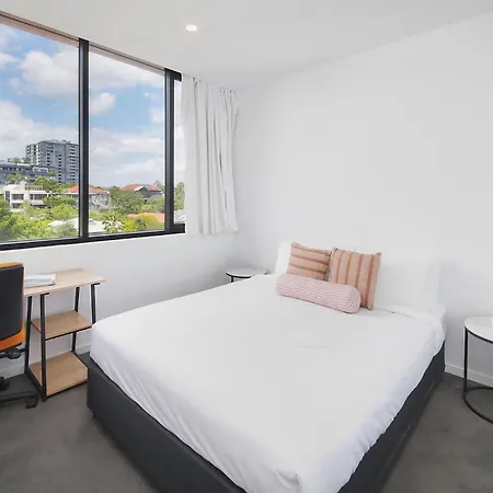 Toowong Cozy 2b2b Retreat With Balcony And Parking Brisbane
