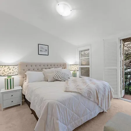 Charlton Street Ascot Apartment *
