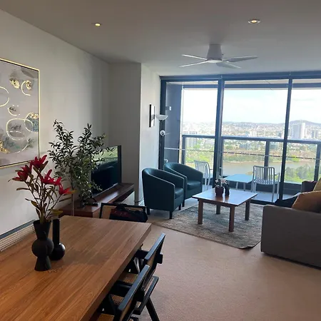 A Gallery In The Sky! Balcony, Pool And Parking At Skytower Level 33 Views In Brisbane! *