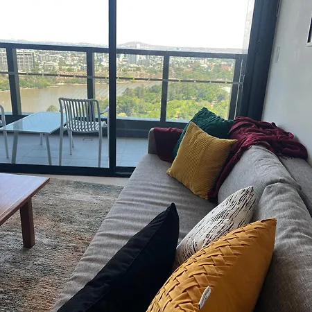 A Gallery In The Sky! Balcony, Pool And Parking At Skytower Level 33 Views In Brisbane! Apartment *