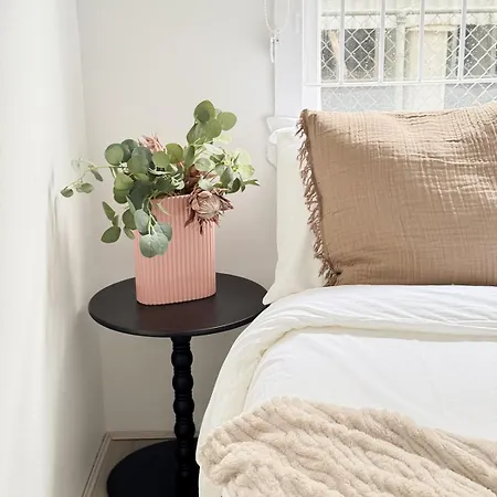 Apartment Cbd - 2br - Sleeps 6 - Snacks Wifi - Parking *