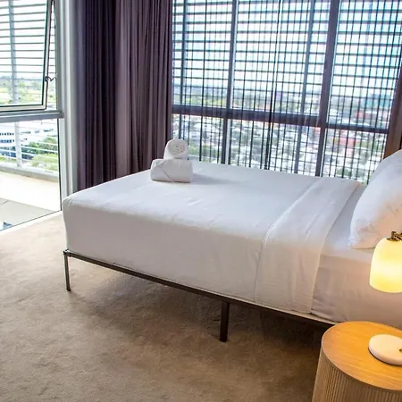 Luxury Penthouse In Cbd 4 Bed - 4 Bath