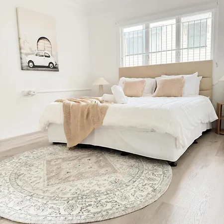 Cbd - 2br - Sleeps 6 - Snacks Wifi - Parking *
