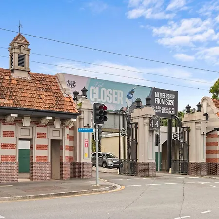Apartment Charlton Street Ascot *