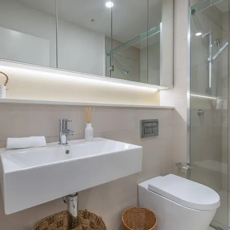 Apartment Modern 2-bedroom, 2-bath In West Village, West End Brisbane