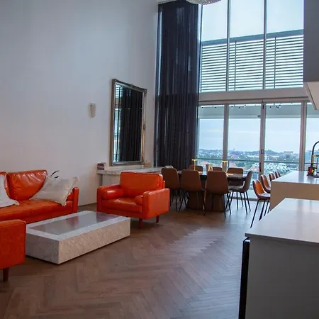 Luxury Penthouse In Cbd 4 Bed - 4 Bath Apartment *