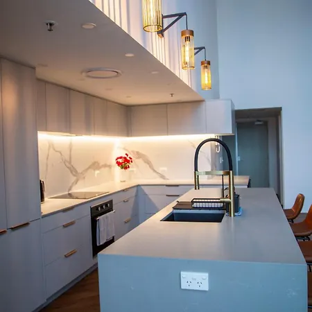 Luxury Penthouse In Cbd 4 Bed - 4 Bath *