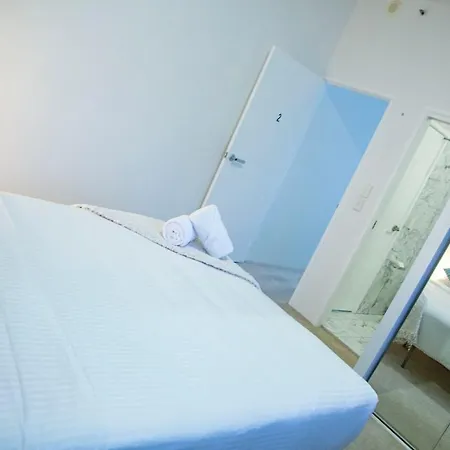Luxury Penthouse In Cbd 4 Bed - 4 Bath