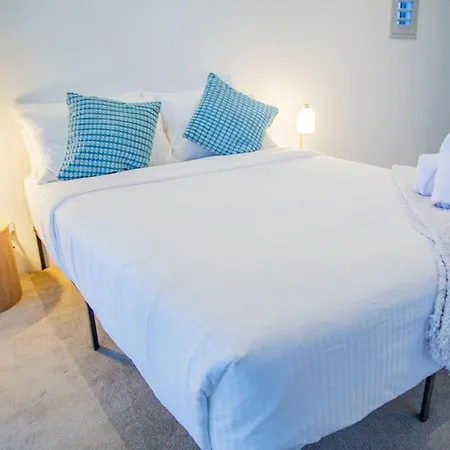 Luxury Penthouse In Cbd 4 Bed - 4 Bath