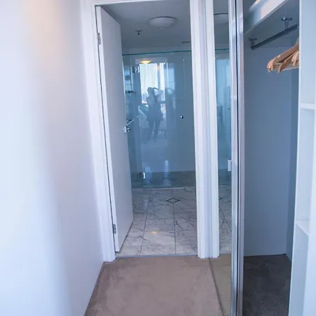 Luxury Penthouse In Cbd 4 Bed - 4 Bath Apartment