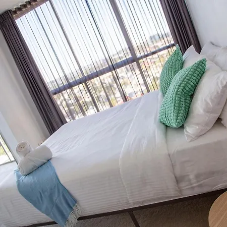 Luxury Penthouse In Cbd 4 Bed - 4 Bath