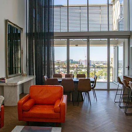 Luxury Penthouse In Cbd 4 Bed - 4 Bath *