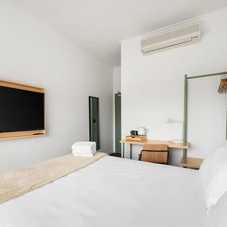 Yha Hostel *