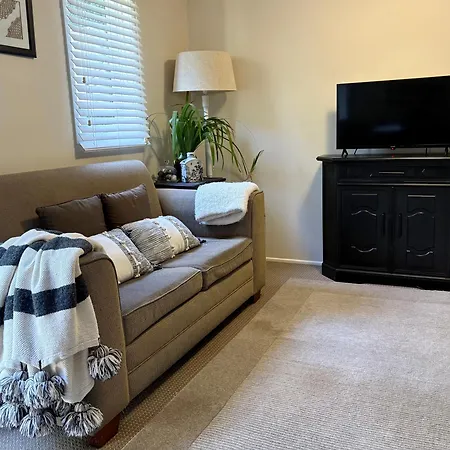 Jacaranda House Garden Apartment