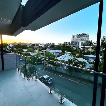 Villa Modern 4br 3bath Duplex Near Train Station Stylish Comfortable