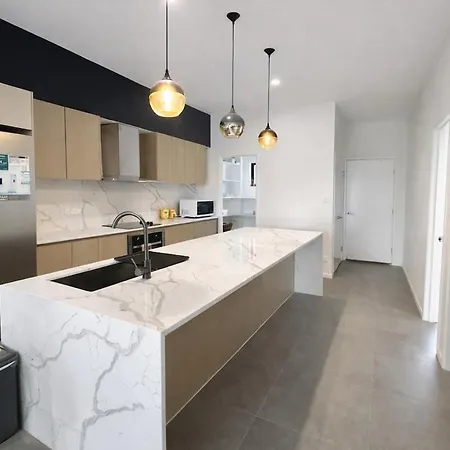 Villa Modern 4br 3bath Duplex Near Train Station Stylish Comfortable *