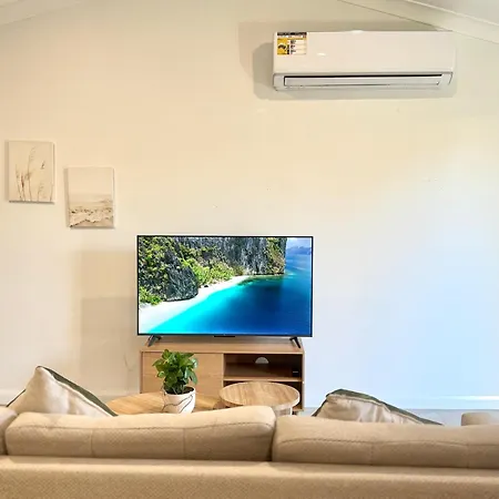 Spacious Belmont Granny Flat Easy Access To Cbd & Bayside