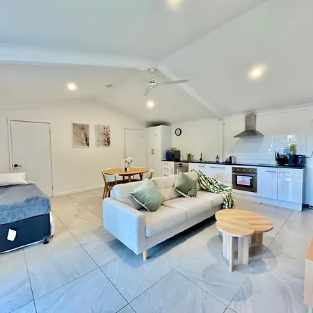 Holiday home Spacious Belmont Granny Flat Easy Access To Cbd & Bayside *