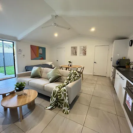 Spacious Belmont Granny Flat Easy Access To Cbd & Bayside Holiday home *