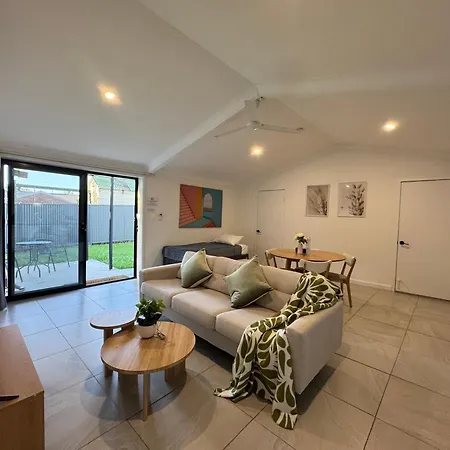 Spacious Belmont Granny Flat Easy Access To Cbd & Bayside Holiday home