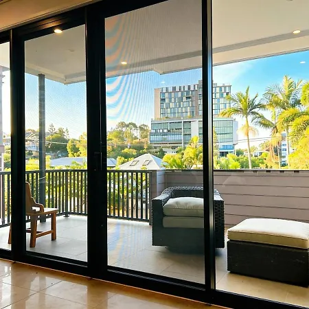 Modern 4br 3bath Duplex Near Train Station Stylish Comfortable *