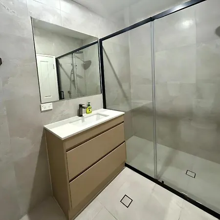 Villa Modern 4br 3bath Duplex Near Train Station Stylish Comfortable *