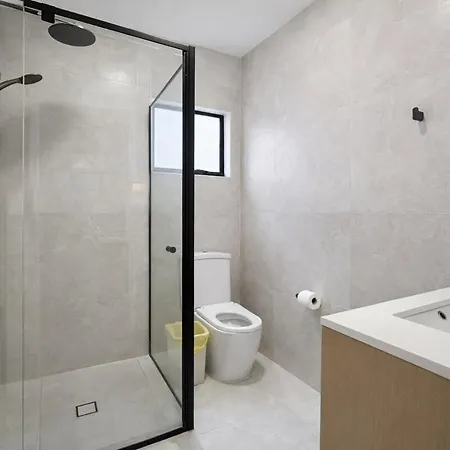Villa Modern 4br 3bath Duplex Near Train Station Stylish Comfortable *