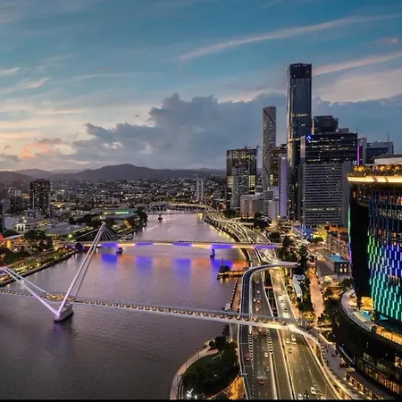 Queen's Wharf *