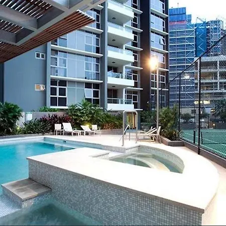 Apartment Holly's Skyline-views, Pool, Spa, Cbd *