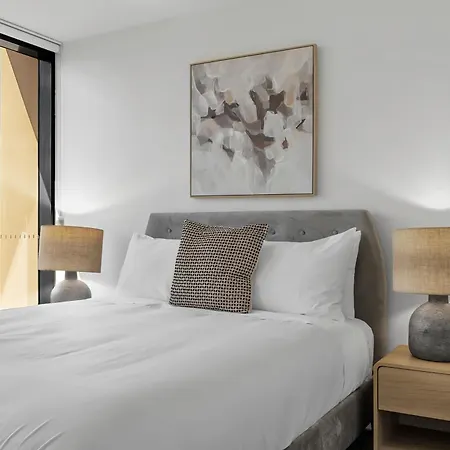 Style 2br With Beautiful Pool, Gym And Parking *