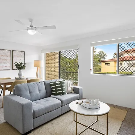 Spacious 2-bed Near Centre