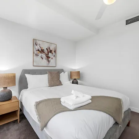Apartment Style 2br With Beautiful Pool, Gym And Parking