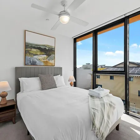 Apartment Style 2br With Beautiful Pool, Gym And Parking