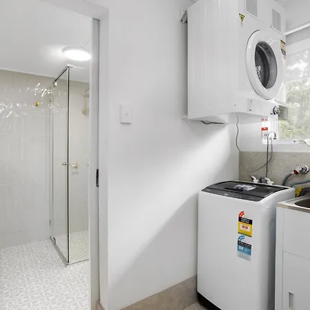 Spacious 2-bed Near Centre Apartment *