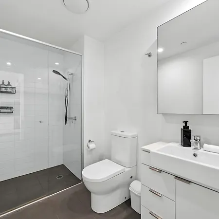 Apartment Style 2br With Beautiful Pool, Gym And Parking *