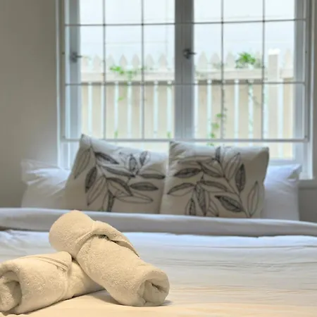 Cozy Kangaroo Point Pad Apartment