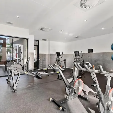 King Bed, Mountain Views & Southbank Location *