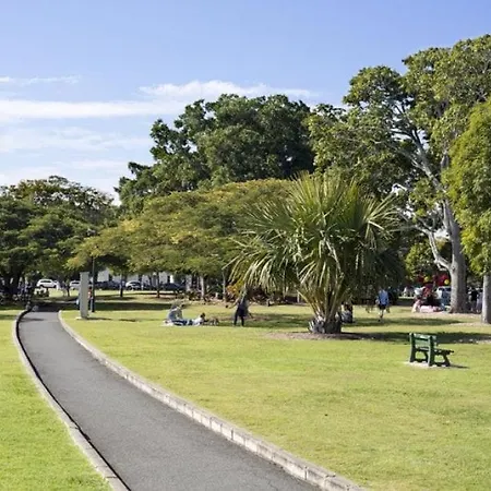 Unit New Farm, Walk To Cafes And River *