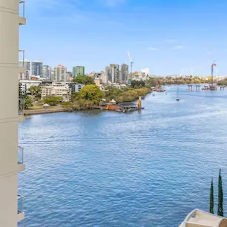 Apartment Holly's Skyline-views, Pool, Spa, Cbd