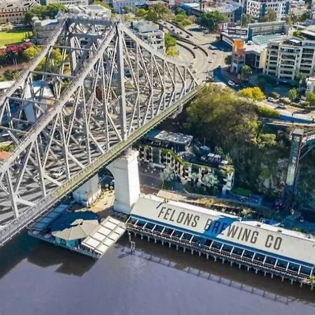 Unit New Farm, Walk To Cafes And River Apartment