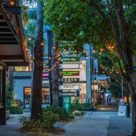 Apartment Unit New Farm, Walk To Cafes And River