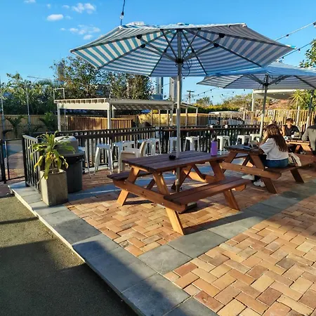 Somewhere To Backpackers Hostel Brisbane