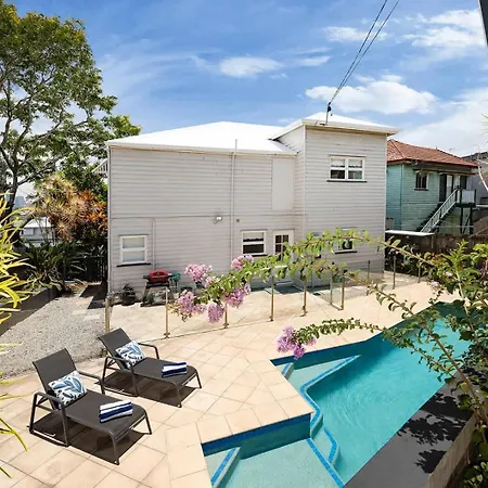 Pet-friendly Haven: Fast Wi-fi & Netflix Holiday home Brisbane