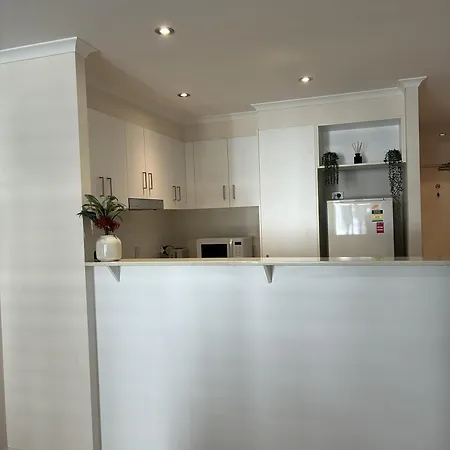 Merivale In South Two Beds Two Baths One Parking Apartment *