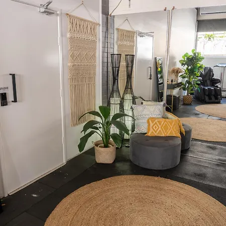 Hot Tub, Ice Bath, Gym, Sauna, Pool Table Coorparoo Haven Homestay Brisbane