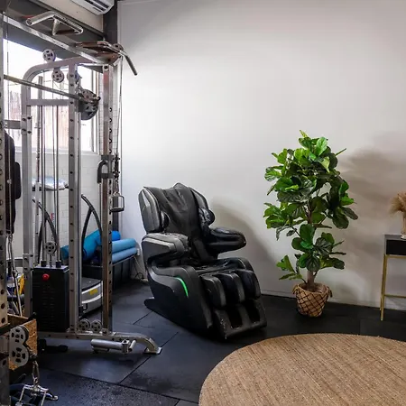 Hot Tub, Ice Bath, Gym, Sauna, Pool Table Coorparoo Haven Brisbane