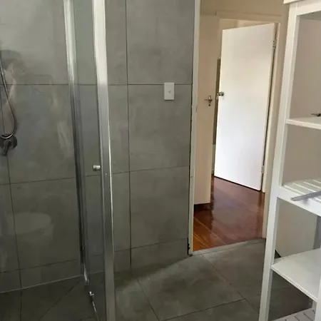 Granadilla St 超大间2张床走路到公交站商场g2 Homestay *